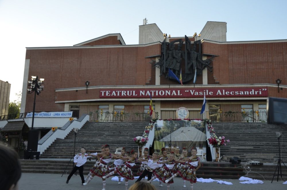 Das Theater im Zentrum. Am 31. August ist der Tag der moldauischen Sprache, der groß gefeiert wird