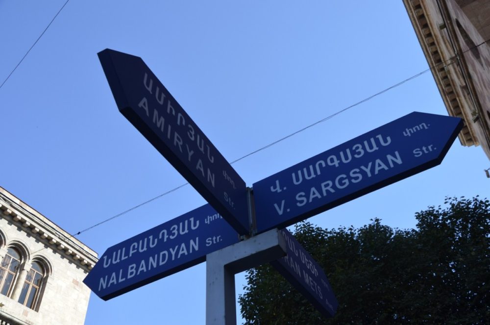 Straßeschild in Yerewan/ Armenien